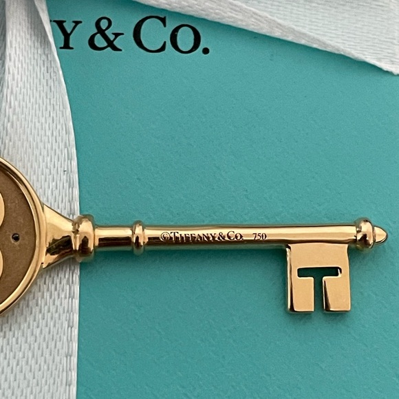 ❌SOLD❌Tiffany rose gold diamond clover key - Picture 6 of 6